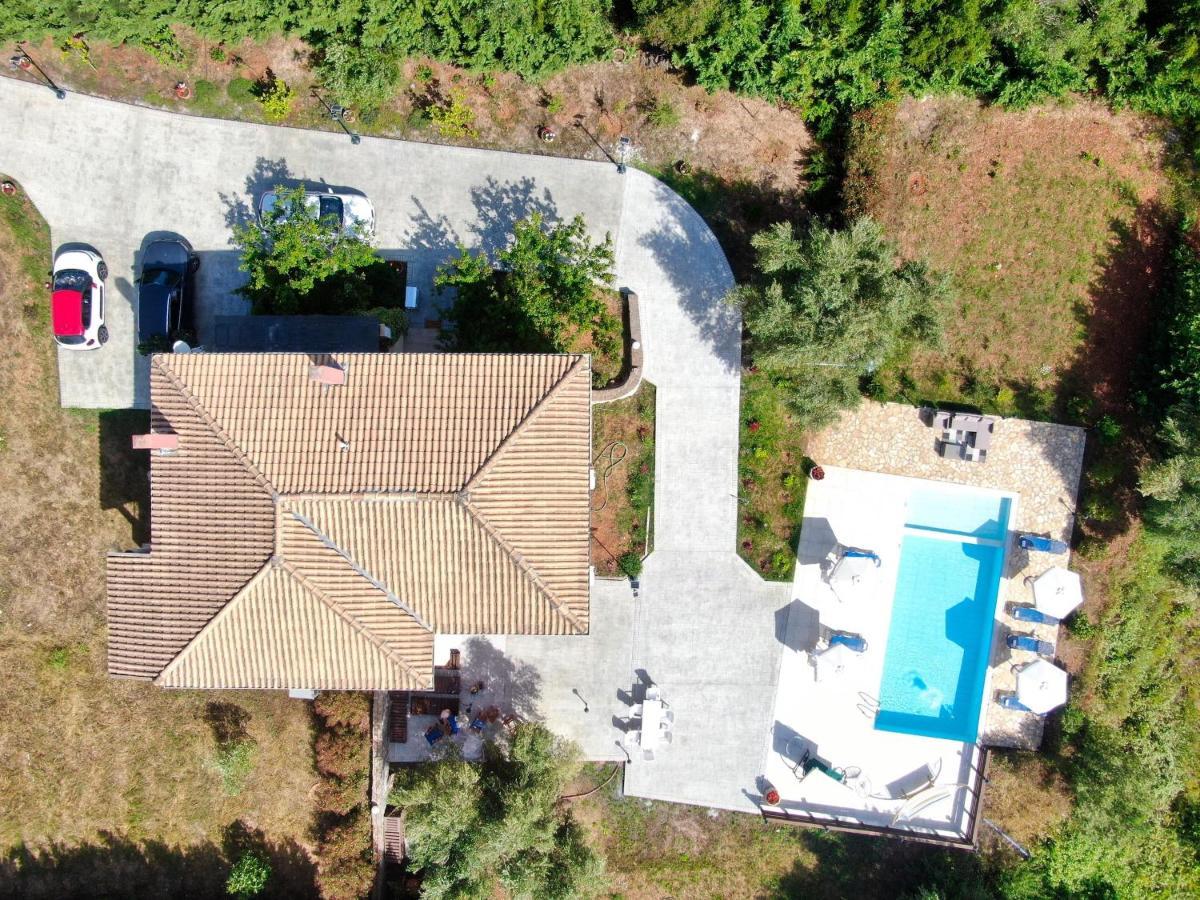 Villa Jazz Rock With Large Private Pool Гувия Екстериор снимка