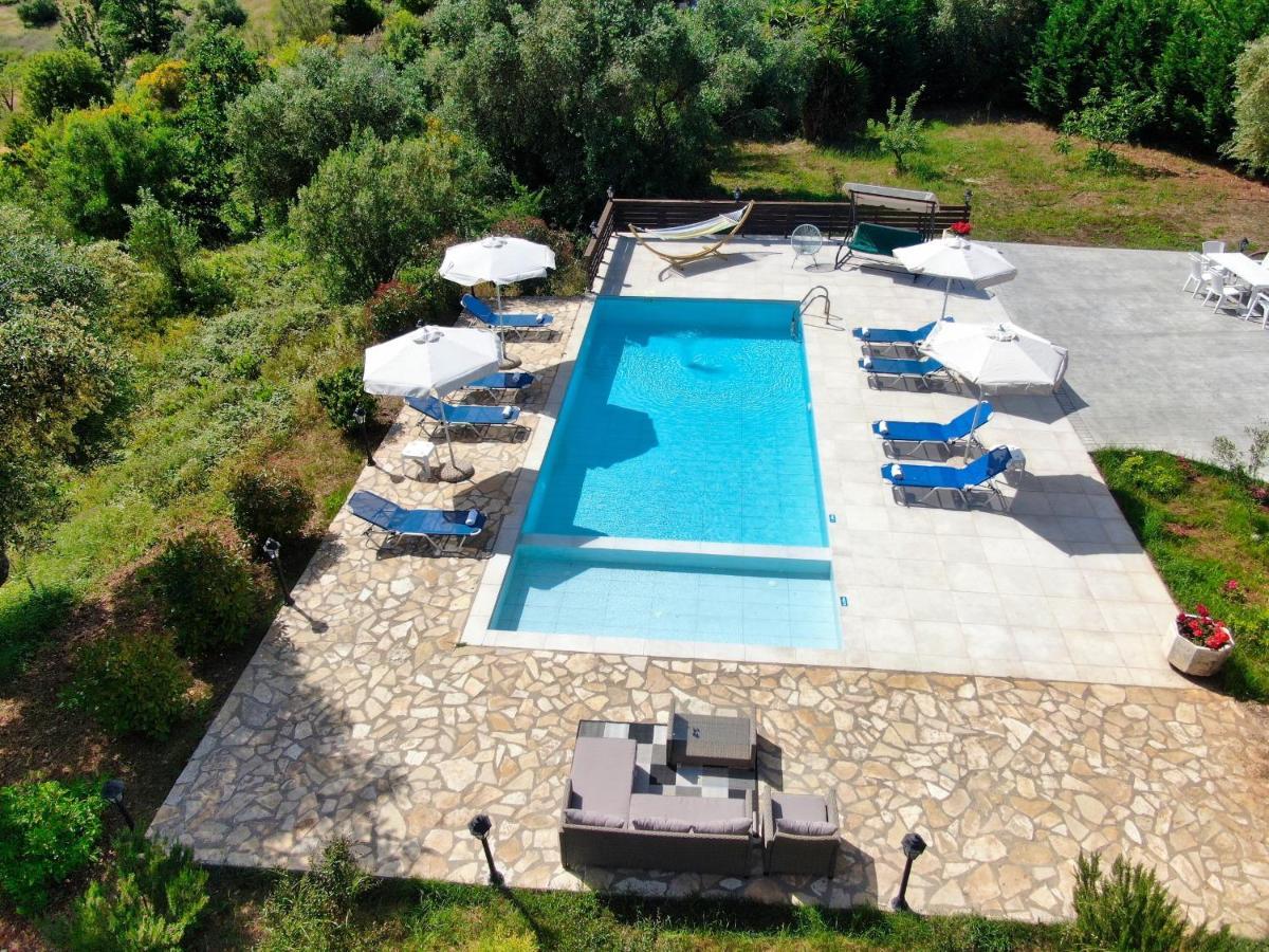 Villa Jazz Rock With Large Private Pool Гувия Екстериор снимка